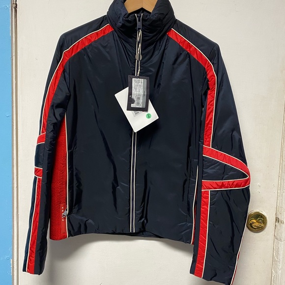 Prada - Picture 3 of 9